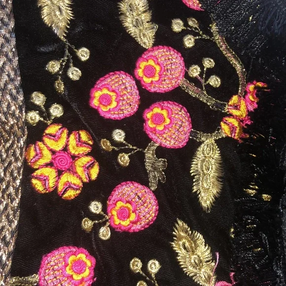 Country bohemian sequin floral embroidered tunic top - Picture 5 of 8